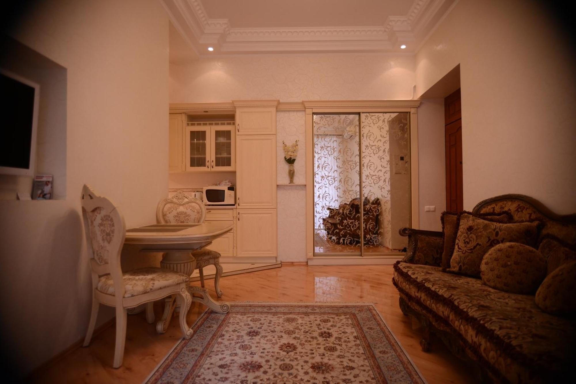 Apartment For Rent On Deribasovskaya Street Odesa Exterior photo