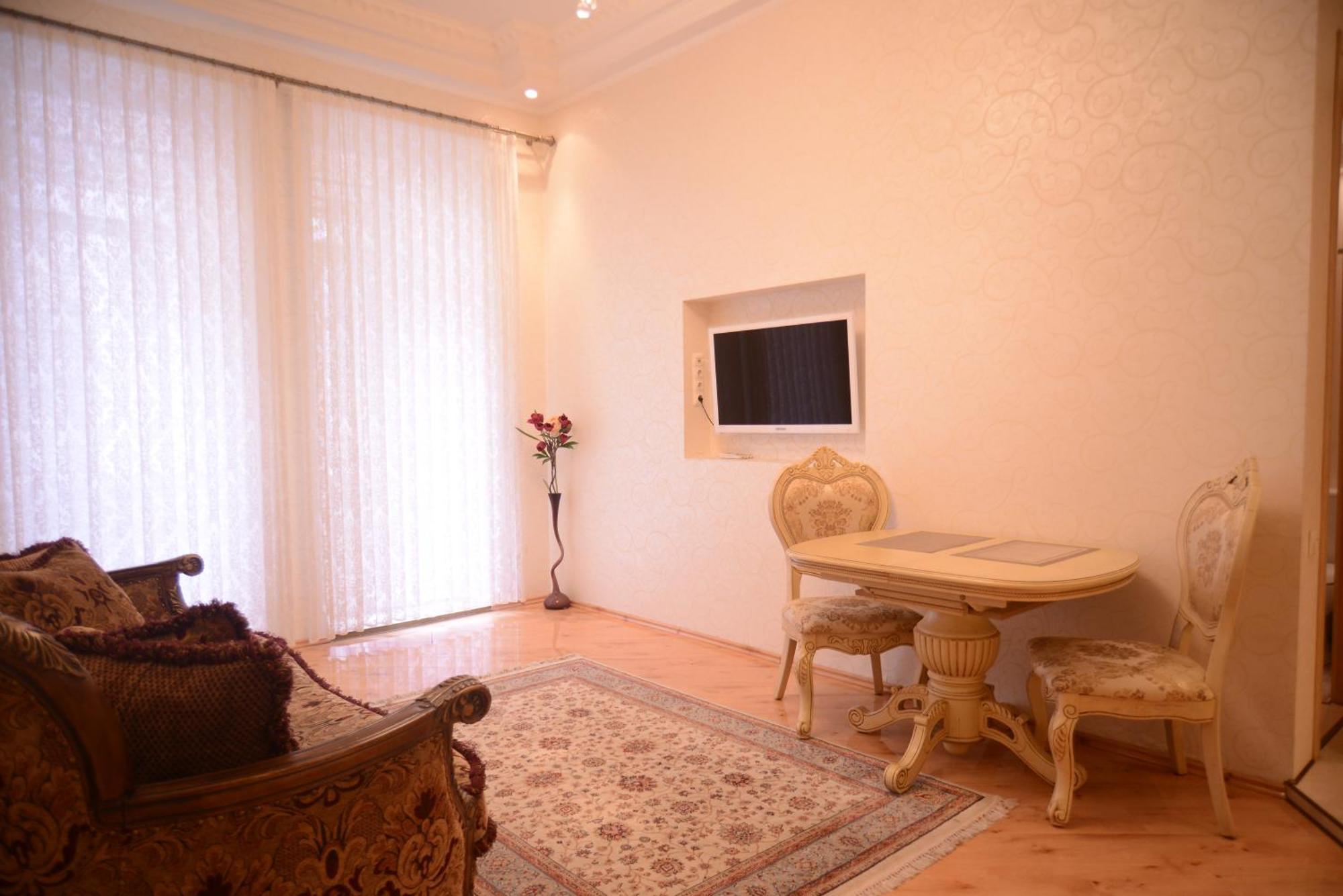 Apartment For Rent On Deribasovskaya Street Odesa Exterior photo