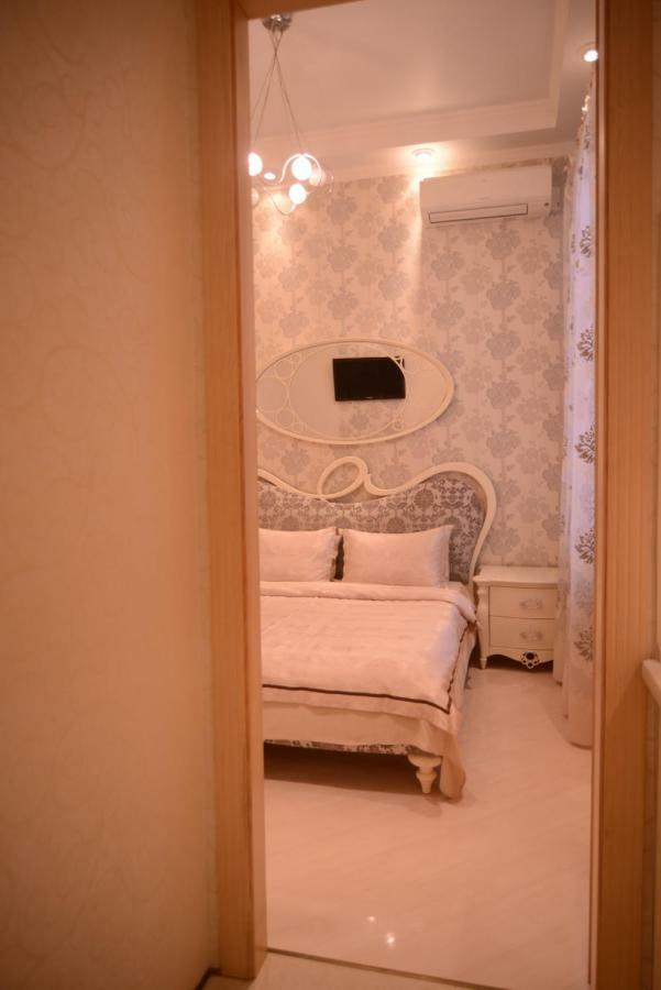 Apartment For Rent On Deribasovskaya Street Odesa Exterior photo